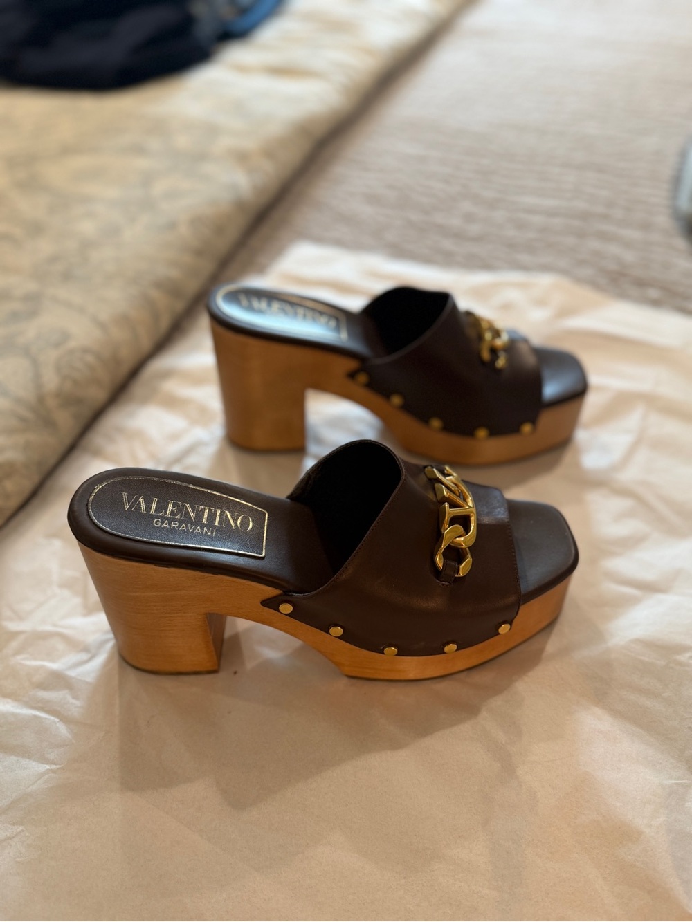 Valentino Garavani V Logo
Chain Wooden Platform Mule
Clogs Brown EU 40 US 10 - Picture 6 of 8